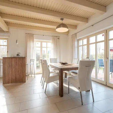 Ferienhaus Karnin B Casa de Férias *